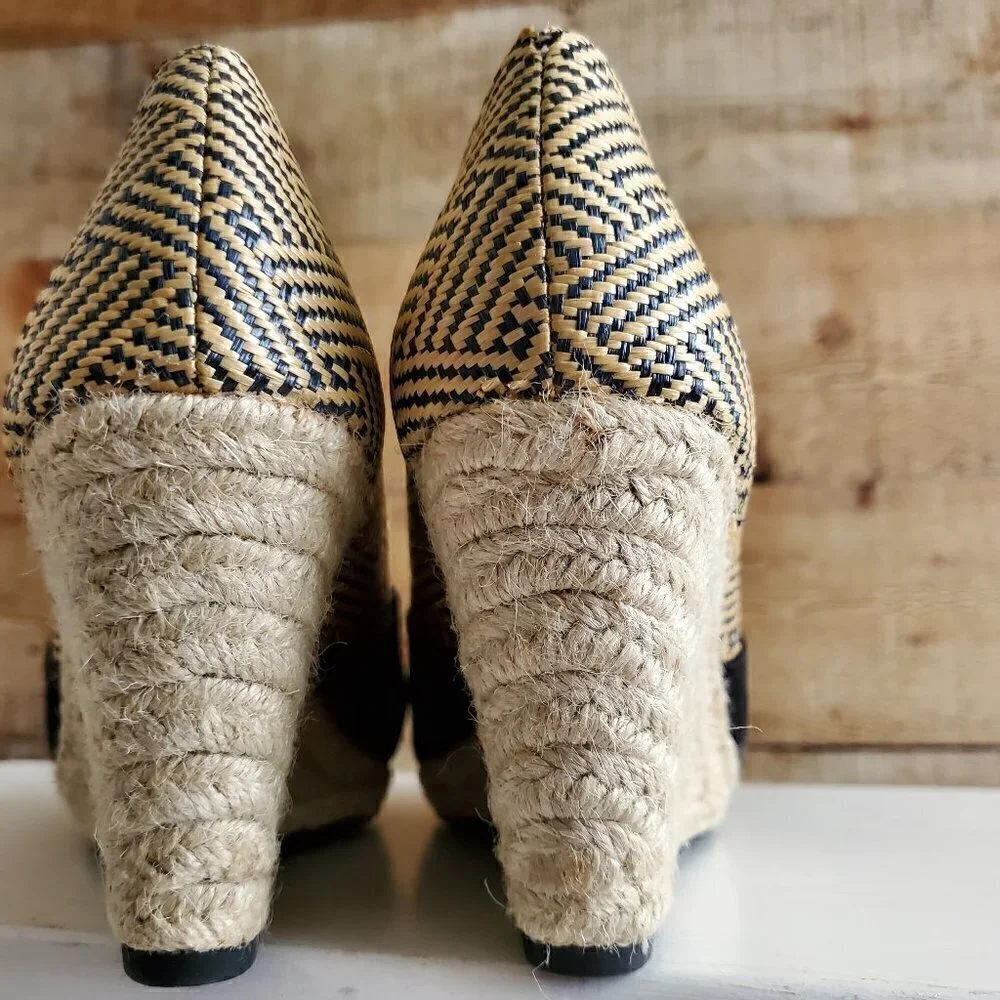 KELLY & KATIE ESPADRILLE WEDGE SANDAL SIZE 6.